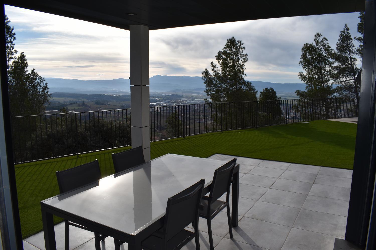 Eagle'S Nest Apartment Castellnou de Bages Bagian luar foto