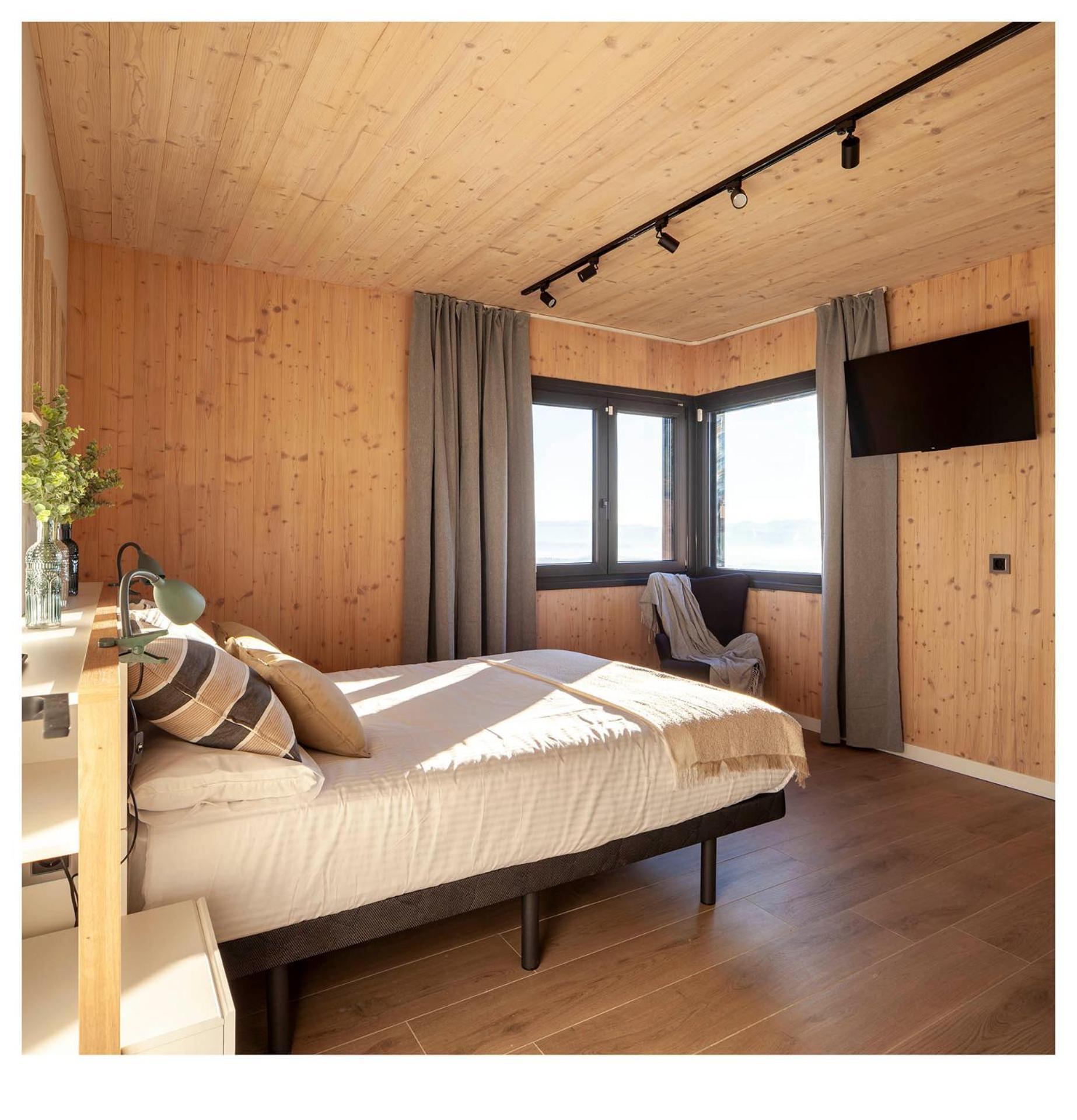 Eagle'S Nest Apartment Castellnou de Bages Bagian luar foto